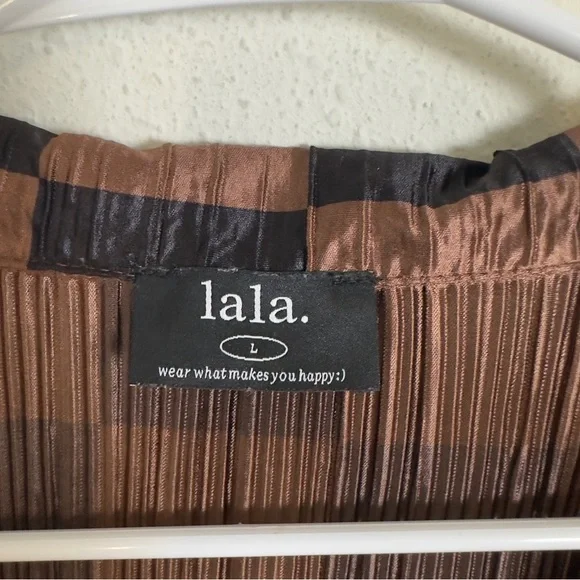 Dressed in lala long sleeve plisse pleated checkered button down satin shirt - Picture 5 of 7